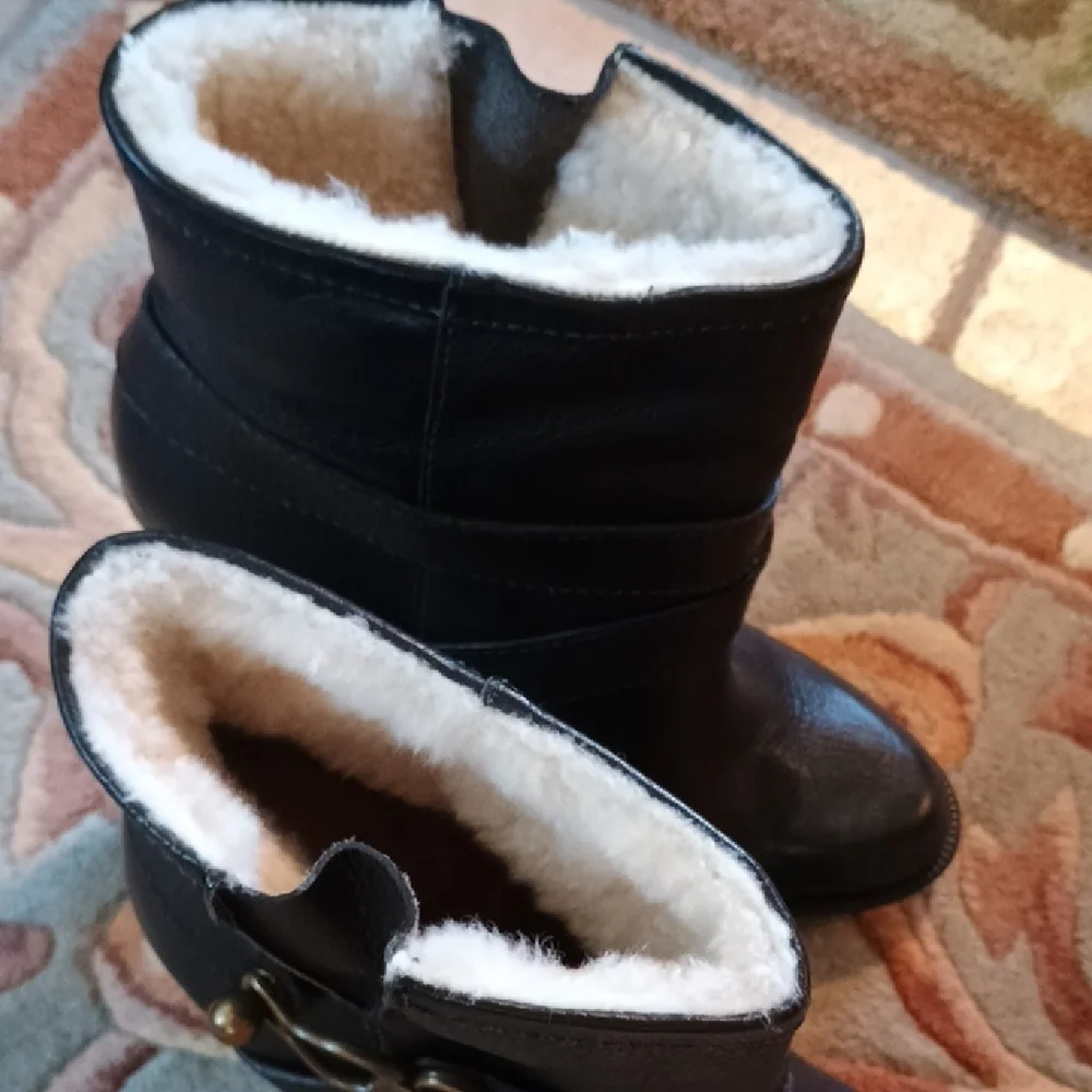 NWOT Black Leather Cynthia Vincent Ankle Boots with Dust Cover - Picture 10 of 15